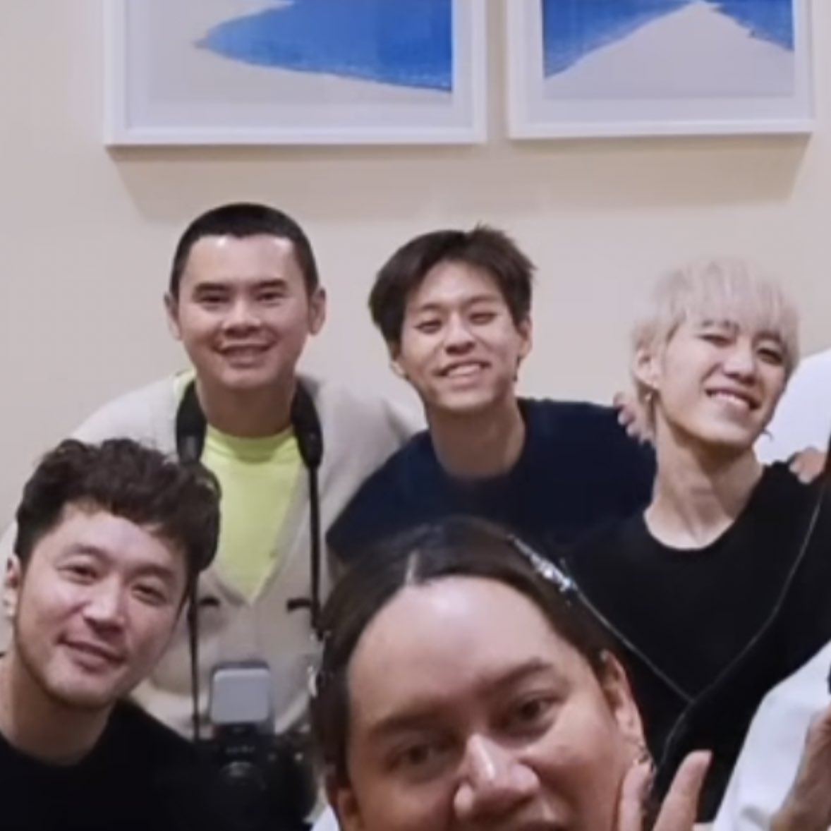 chubbybu_'s tweet photo. 2021                                           2023

พี่ย้งถ่ายไรไว้ ขอดูบ้าง🥹 https://t.co/tLgWcvZziB