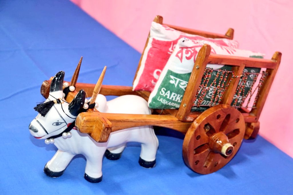 tgmepma's tweet photo. #KnowYourSHG-A product a day🛒
Handmade Bullock carts, Charkhas,Oxen with yoke...
Decor enthusiasts, bring home the rural hinterlands with our statement pieces!
By Peddapally Prameela,Vishwa Sai SHG,@MC_GWMC
For orders call 📞 or watsapp📲 9948532821
@arvindkumar_ias
@KTRBRS https://t.co/jvLBYt5KLh