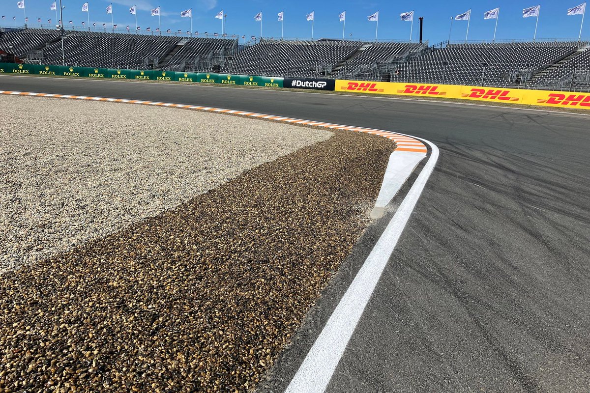 Thompson00187's tweet photo. @ernie1c @alex_wurz @ORF
Lieber Ernst u. Alex Zum Thema Tracklimits mal wieder hätte ich ne Frage bzw evtl ne Lösung hab euch das Foto diese Saison schon mal geschickt während des ÖsterreichGP mit den "künstlichen" Limits die schon mal in Zandvoort im Einsatz waren LG Thompson LB https://t.co/YpPrz9gTkq