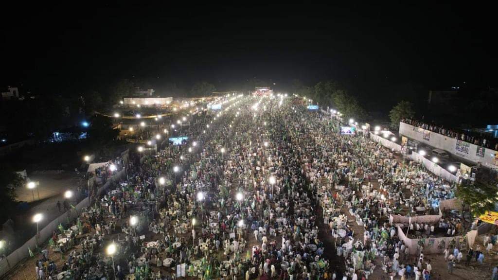 یہ تو ٹریلر ہے پکچر انشاء 21 اکتوبر کو مینار پاکستان میں دیکھے گئے۔
#PMLN_AJK <a href="/MaryamNSharif/">Maryam Nawaz Sharif</a>
#LahoreRoarsWithMaryam