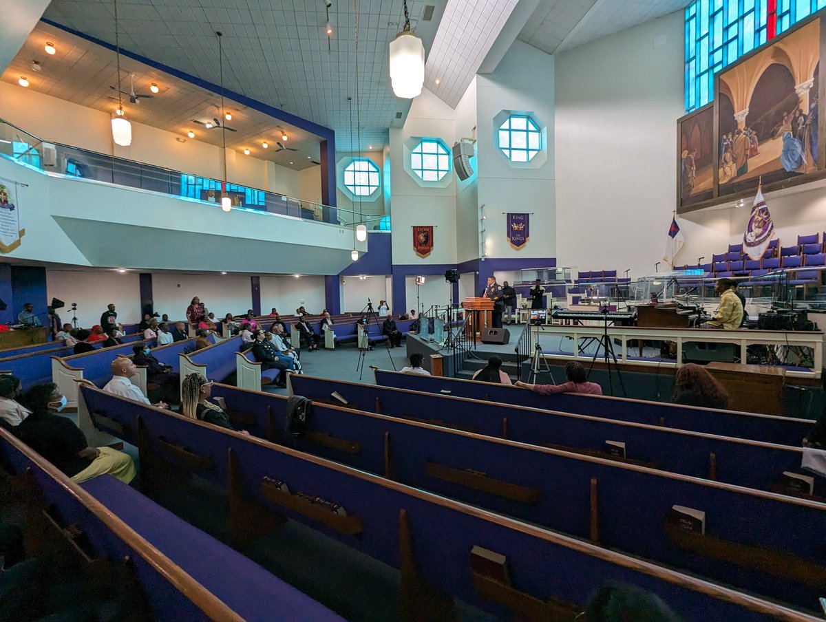 PhillyPolice's tweet photo. As @FaithandBlue weekend continues, @PPDCommish and @phillypolice officers visited congregations in @PPD17Dist and @PPD39Dist to meet and discuss the awesome power of community collaboration! Thank you for welcoming us! #ProgressThroughPartnership https://t.co/TpSjaZzsFi