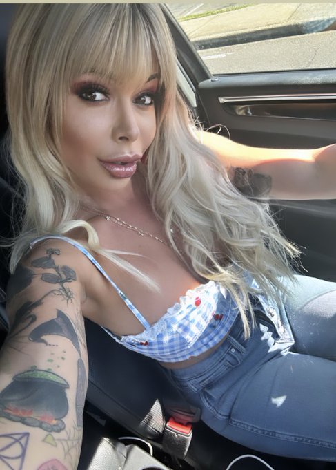 I have a brunch date with a Swedish tennis pro.. should I make him fuck me in the bathroom? 😋 https://t<a href="/tag/mondaynightfootball"class="tags"><span>#mondaynightfootball</span></a>