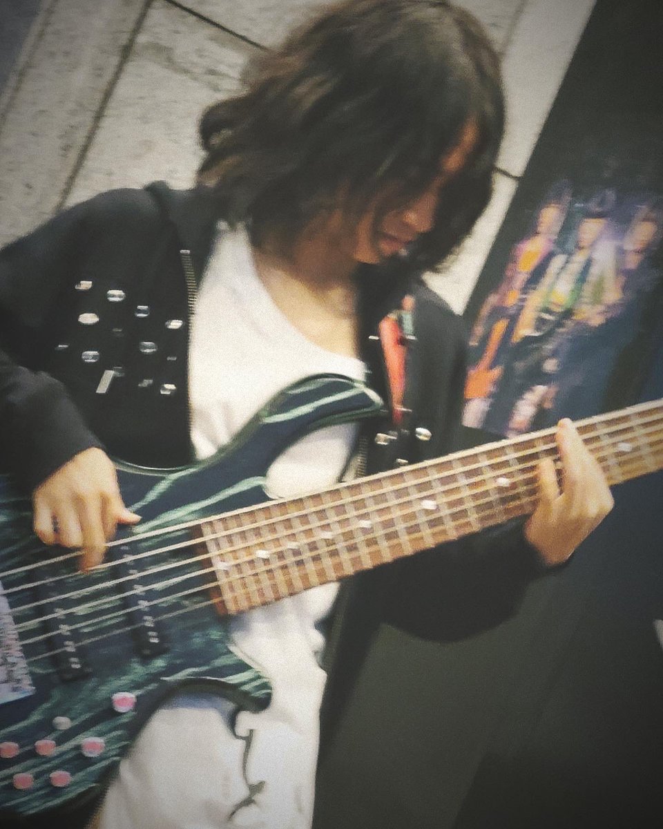 MIYU_ASTERISM's tweet photo. Free live tour at Osaka Umeda Yodobashi!!! 2nd day is over!
最高に楽しい時間でした!素敵な出会いと最高のリアクションをありがとうー!🔥
明日はラストだよ!梅田のヨドバシカメラ集合ー!🔥
#asterism #animetic #osaka #umeda #espbass #espguitars https://t.co/AYOwGmuOGV