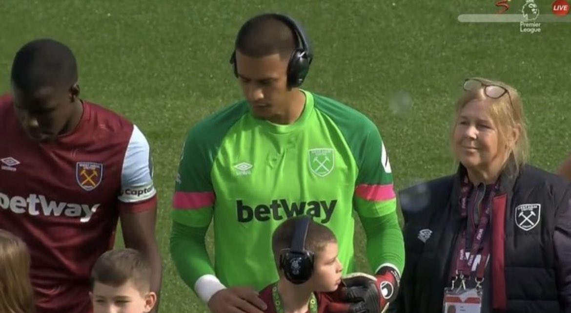 Alphonse Areola, what a class act.