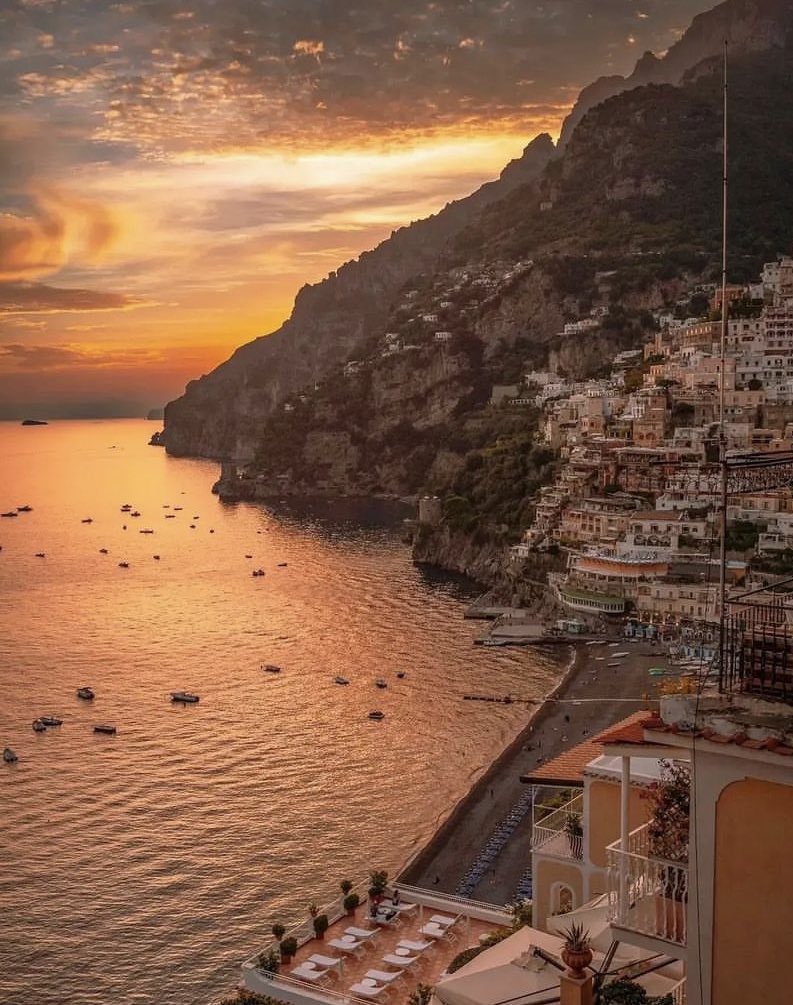 W0rld2026's tweet photo. Positano, Italy https://t.co/UcqTK473V8