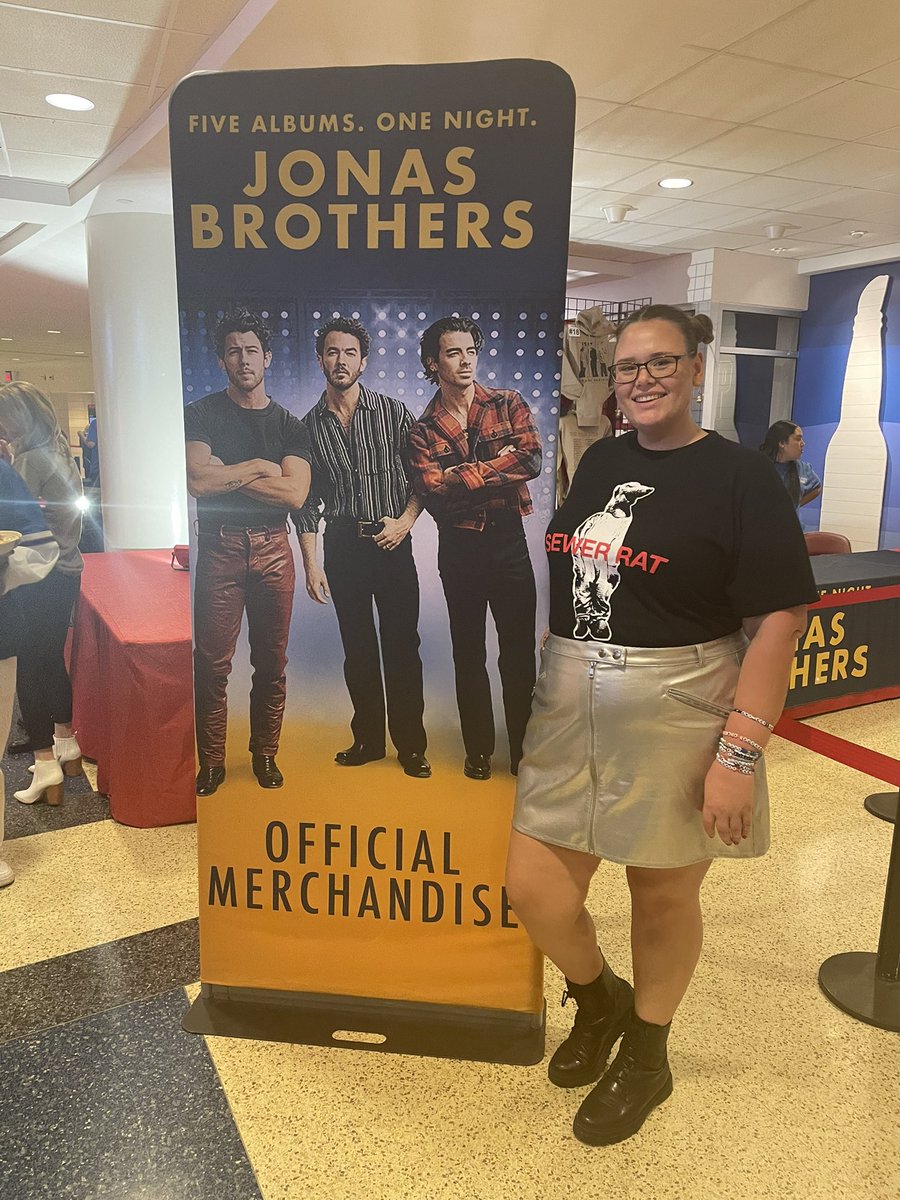 kendallkins's tweet photo. Jonas Brothers tour: Kendall’s Version

Four brothers. One weekend. 🥰 https://t.co/xjmZgf0fsg