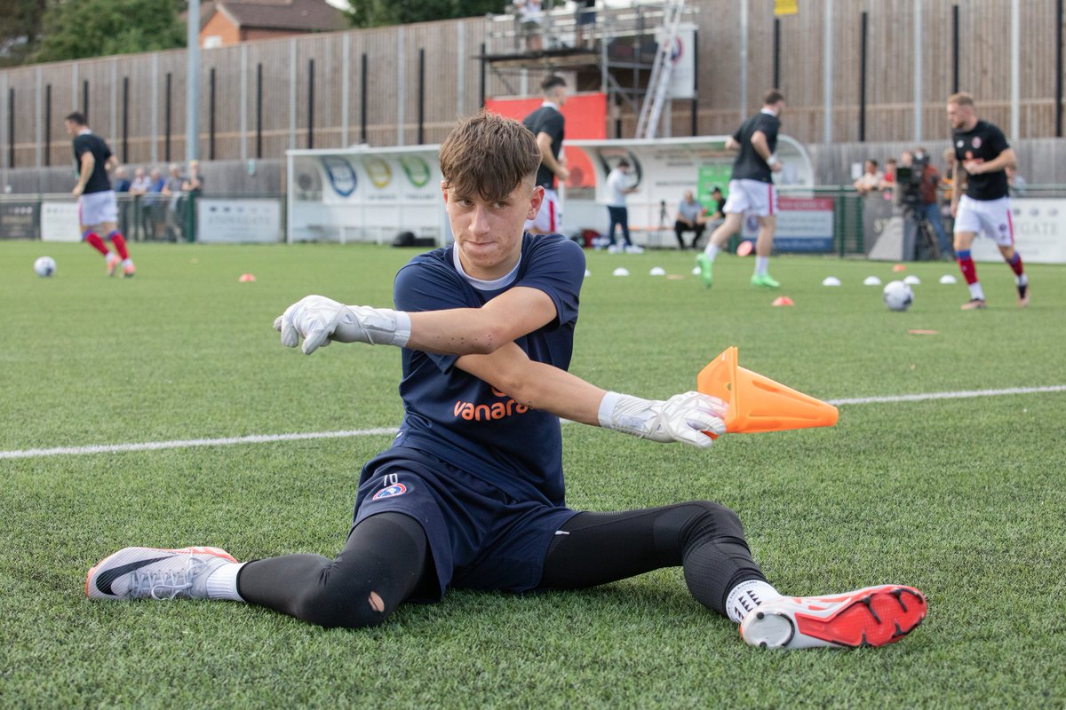 DWFCAcademy's tweet photo. Academy goalkeeper Harry Charlesworth warming up with the first team ahead of yesterday's game against Barnet live on TNT Sports 📺

Busy couple of days for Harry after starring in the FA Youth Cup win on Friday evening as well! 🧤

#WeAreWanderers 🔴⚪
📸 https://t.co/aKTcEn31Bu https://t.co/geAl3cUhIx