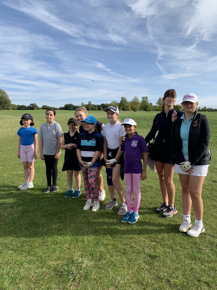 BLCGA's tweet image. What a great afternoon at @bedfordshiregc with Richard, Steve and @SashaLuca on short game #girlsgolfacademy #learning #chipping