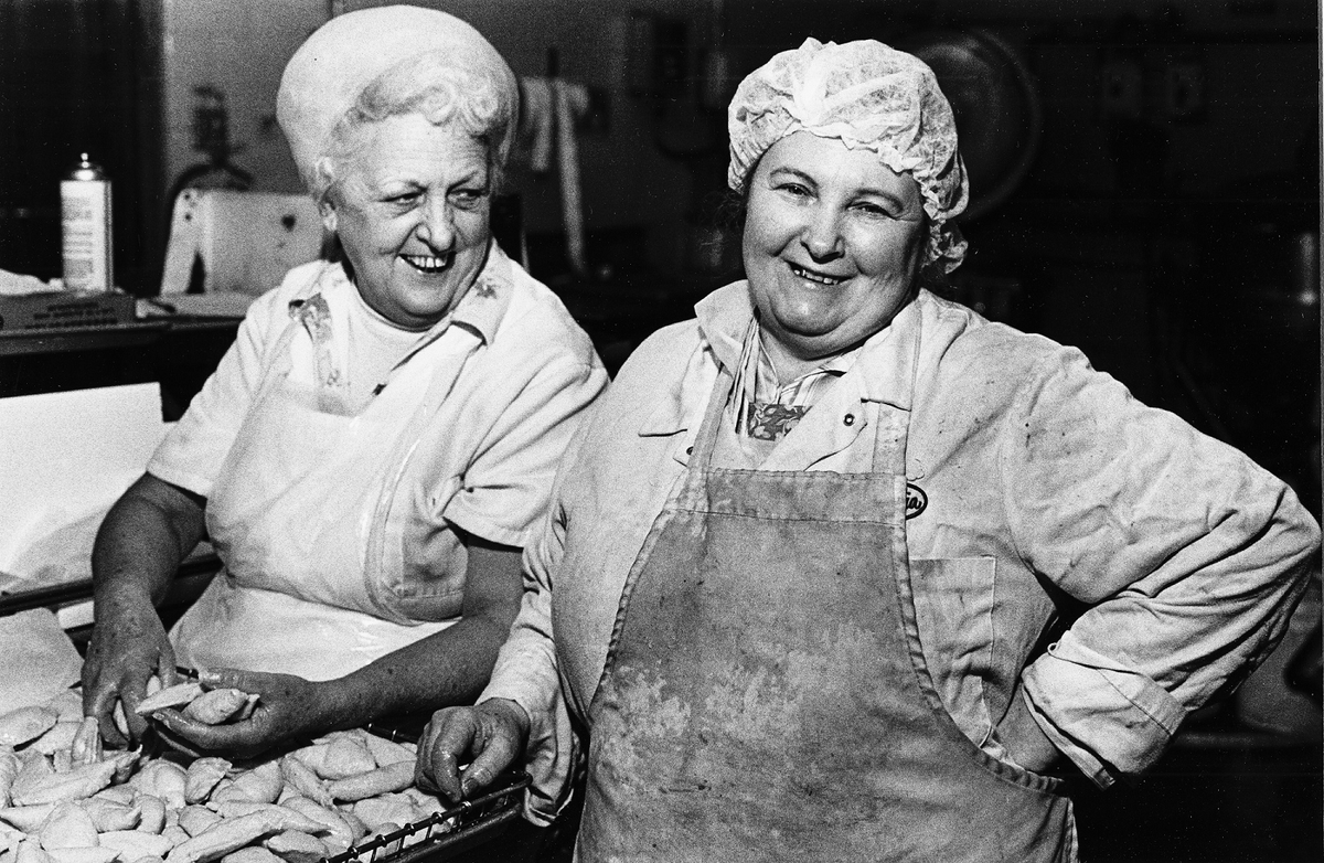 ChicagoMuseum's tweet photo. It's #NationalPierogiDay!🥟 Celebrate at CHM by visiting Back Home: Polish Chicago, enjoying our pierogi lunch special* at the North & Clark Café, & picking up a cookbook with 50+ pierogi recipes at the Museum Store! https://t.co/PB6VSBwLXl #BackHomeCHM *Normally Fri. & Sat. only https://t.co/SVZnyPvR8c