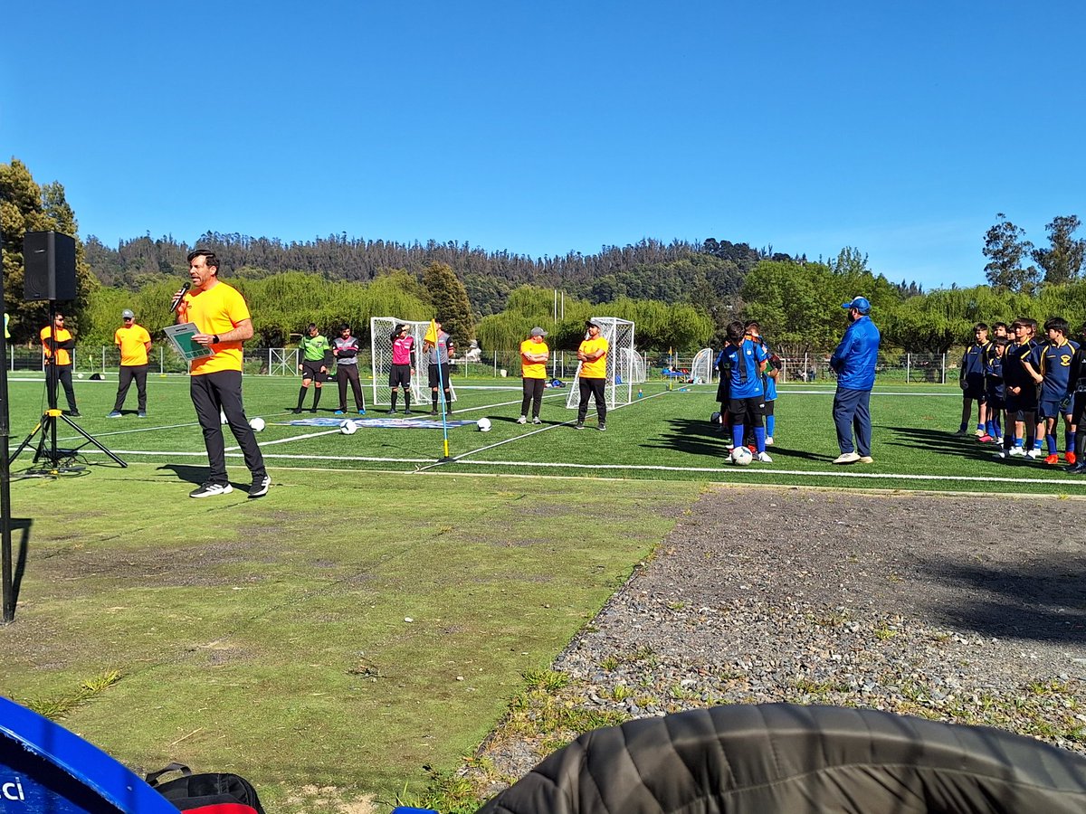 fmorales_ubb's tweet photo. Mañana de fútbol infantil en la hermosa cancha de la #ubiobio https://t.co/IpjO7QzHRf