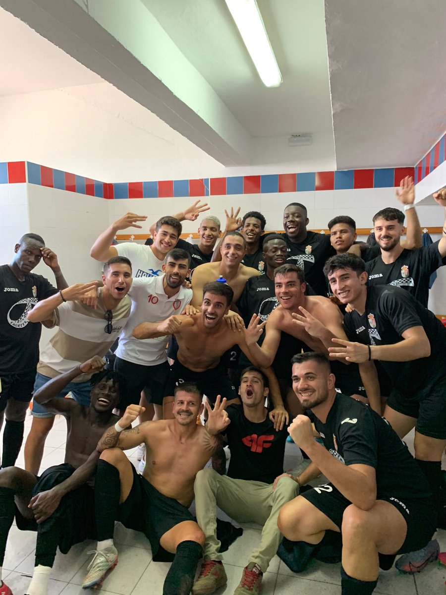 CFCAMPANARIO's tweet photo. 🔔 Importante victoria , +3!!

Victoria trabajada y sufrida, vamos con todo 💪🏻 

CP Guareña 1 
🆚 
CF Campanario 3
(Alhassan, Neiva, Antonio)

#vamoscampa🔴🔴 https://t.co/B7Mczd1XkK