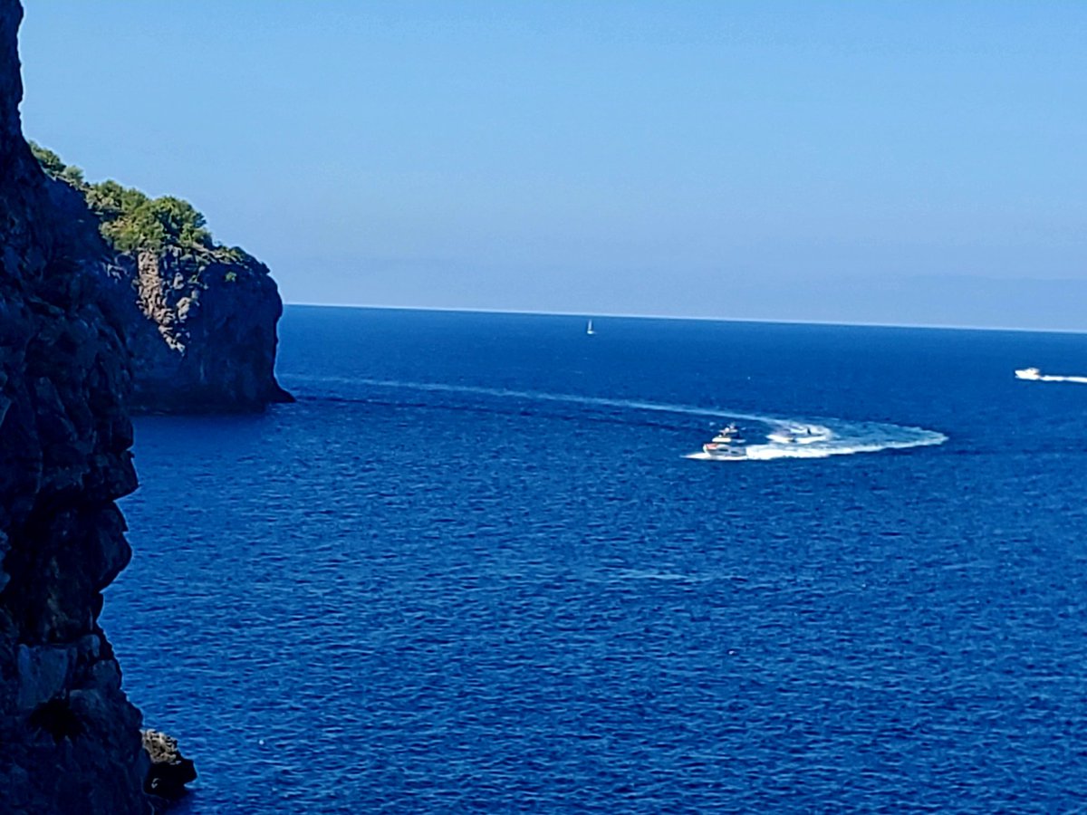 blonde_on_bikes's tweet photo. Walked up to the ancient watch tower...Torre Picada.
Beautiful views of Sa Illetta from the cliffs. Walked to the Marina and up to the view point at Musea de la Mar.
#portdesoller #majorca #torrepicada #silleta #Marina #hiking #explore #holidays https://t.co/LqX1bxz8OD