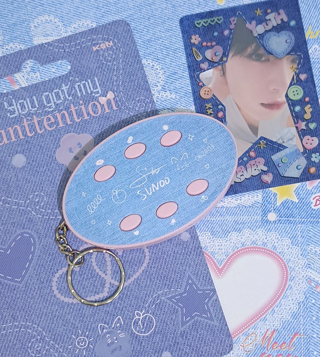 enhamoure's tweet photo. suntenttion is here! 😻 its so so pretty aaa glad i pre-ordered it, super worth the wait siyaaa~ thank yew sm! 💙 @nicsksn #ncsl_feedbacks https://t.co/aZOkF9GLsu