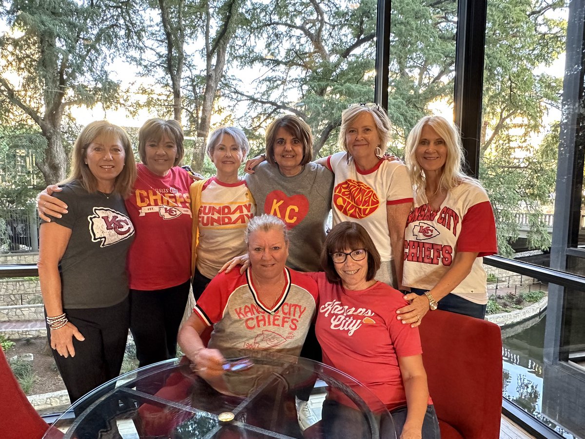 cystock1's tweet photo. Reppin our favorite team @Chiefs even when we’re on our girls trip for our 60th birthdays!! https://t.co/UL633JyWle