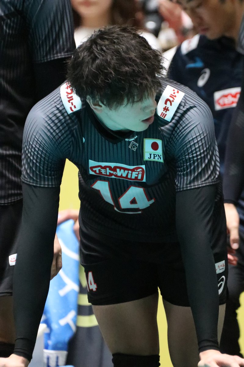 14ishikawa14's tweet photo. でも試合出たくてうずうずしてる祐希くん可愛すぎない？🥹

#石川祐希　選手
#龍神Nippon
#YukiIshikawa
#ワールドカップバレー
#ワールドカップ2023
#パリ五輪予選
#OQT https://t.co/oDEq2J7XCF