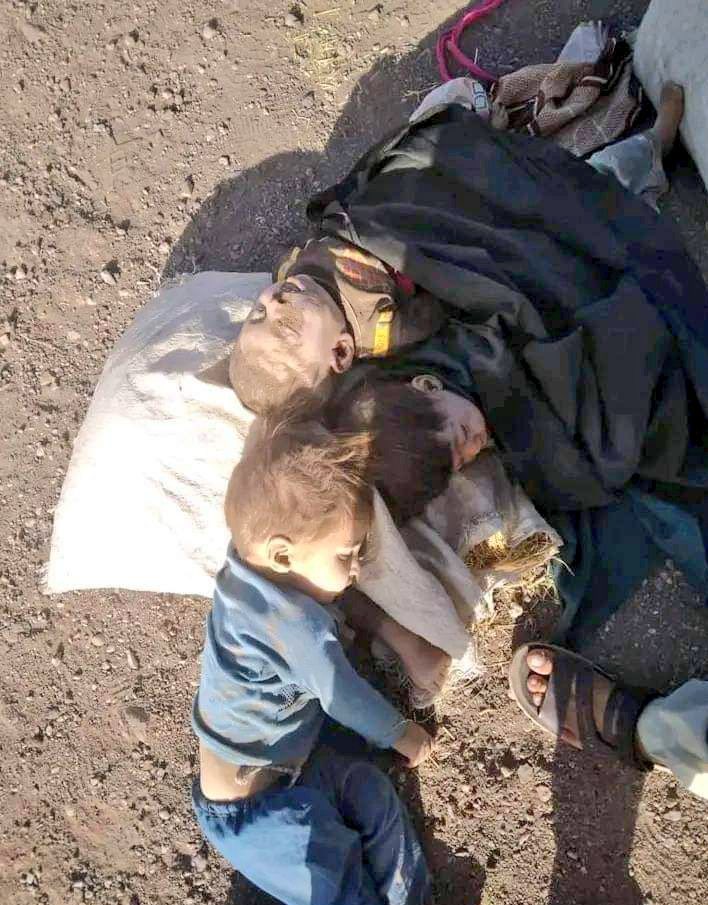 jijilack's tweet photo. من‌مادرم‌افغانستانی است و قلبم به درد اومد وقتی دیدیم جز یکی دو‌نفر کسی در مورد #زلزله_افغانستان ( #زلزله_هرات ) چیزی ننوشته !

۲۰۰۰ کشته
۱۰ هزار زخمی 
کاش چشماهای ماهم ابی بود !

ما اگر شادی های جمعی و بزرگ نداریم ،بدون تردید درد و داغهای بزرگ داریم . 😔💔😔
#هرات_تسلیت 
#هرات https://t.co/GW1crXnA6W