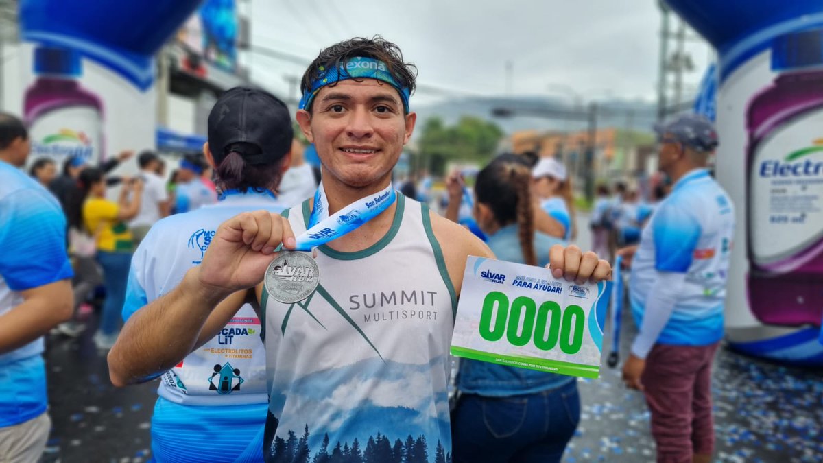 ComunitariosES's tweet photo. Este mañana llenamos las calles de los alrededores de la Plaza Salvador del Mundo con adrenalina, solidaridad y muchas felicidades en la 1ra Carrera Comunitaria SIVAR RUN🏃🏻

Gracias a los #RunnersSolidarios por ayudar a las comunidades más necesitadas de El Salvador🇸🇻

#SivarRun
#CorrePorTuComunidad