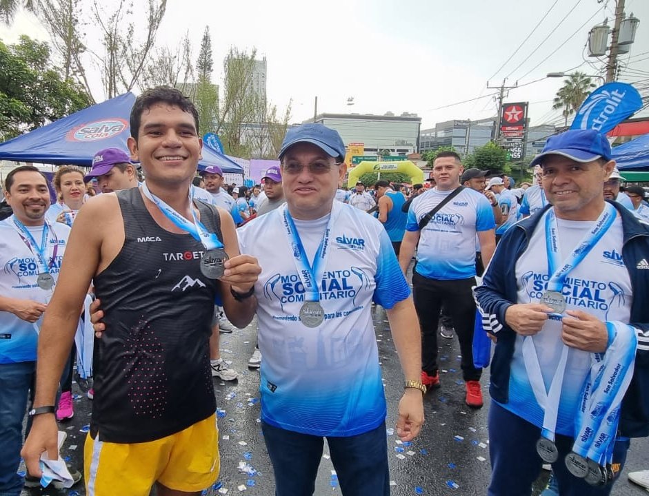 ComunitariosES's tweet photo. Este mañana llenamos las calles de los alrededores de la Plaza Salvador del Mundo con adrenalina, solidaridad y muchas felicidades en la 1ra Carrera Comunitaria SIVAR RUN🏃🏻

Gracias a los #RunnersSolidarios por ayudar a las comunidades más necesitadas de El Salvador🇸🇻

#SivarRun
#CorrePorTuComunidad