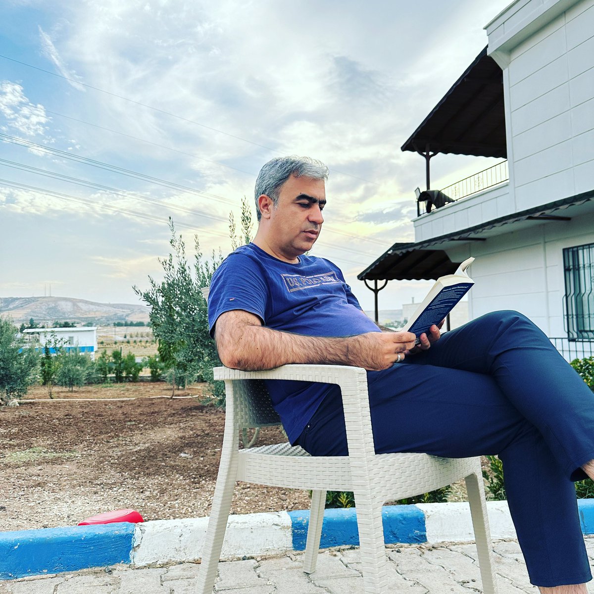 mehmetbuyuk46's tweet image. Filozof Immanuel Kant;
Güçlü bir ahlak sahibi olmanın temel şartlarından birinin davranışlarımızı kişisel çıkardan arındırmak olduğunu vurguluyor.

#kasırga