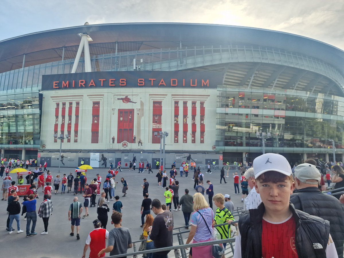 coolhandja's tweet photo. @Arsenal @AFTVMedia Not a bad way to spend a Sunday afternoon with the young man. His first premier league game. #Gunners #3pointsplease https://t.co/hOHYtsRRCc