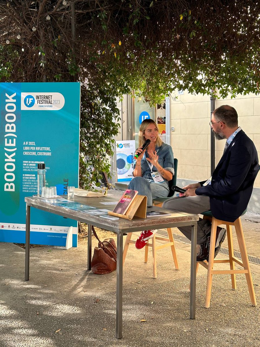 “C’è anche una dimensione etica e morale, ogni influencer si troverà ad affrontare dei bivi e in base alle sue scelte modellerà il proprio status all’interno dei social” Ora a OpenPi Book(e)Book con <a href="/Closetteblog/">FedericaMicoli</a> che ci parla del suo “Confessioni di un’influencer pentita”#IF2023