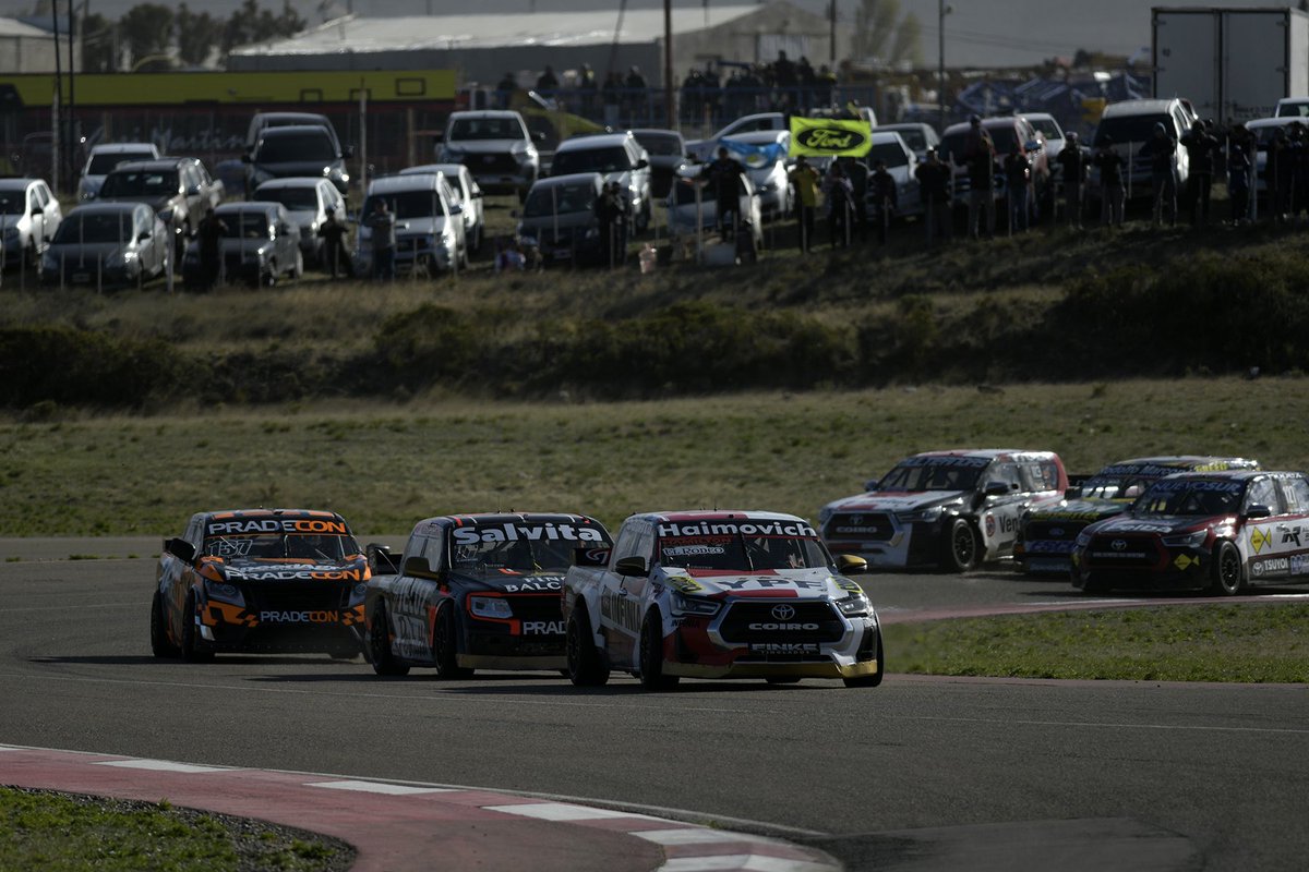 actcargentina's tweet photo. La previa del #GPIveco 🔥
🔜 Ya se viene la definición del #TCPickUp en Comodoro Rivadavia 😮💨
📸 Germán Alt / Guillermo Cejas / Prensa ACTC https://t.co/EgiiCipuxZ