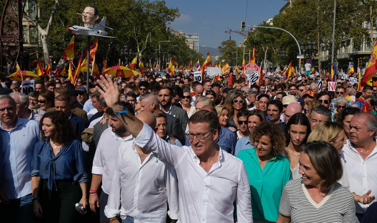 ManuelBaltar's tweet photo. Sí a España. Sí a la Constitución. @NunezFeijoo Presidente! Igualdad, legalidad, dignidad. @ppopular https://t.co/U1DffnwAti
