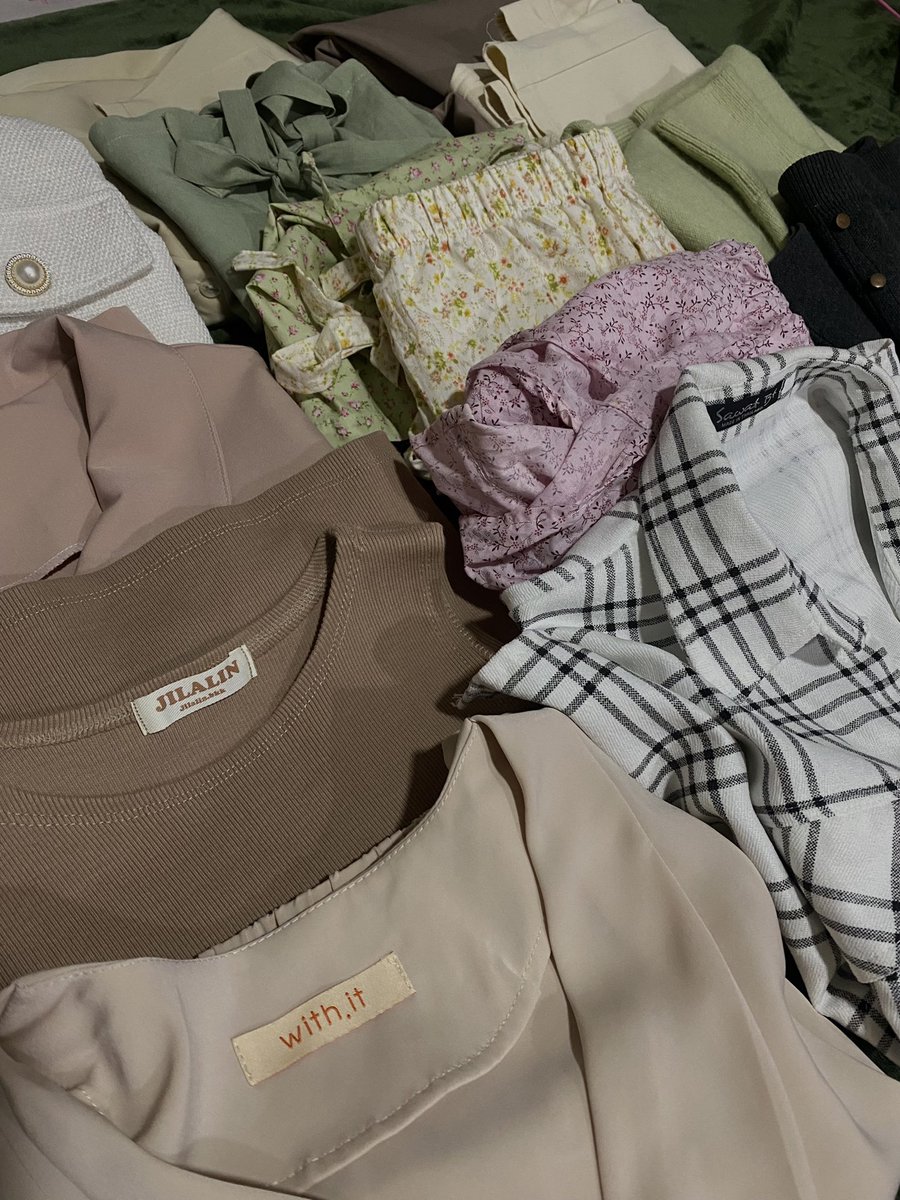 ddansamoy's tweet image. วันอังคารจะมาโล๊ะเสื้อผ้ามือสอง บางตัวยังไม่เคยใส่ ราคาถูกม๊าก ตั้งแต่ 20-1XX บาท ตั้งแต่กระโปรง กางเกง เสื้อ คาร์ดิแกน ชุดว่ายน้ำ

#เสื้อผ้ามือ2 #เสื้อผ้ามือสอง #withit #เสื้อจิ๋ว