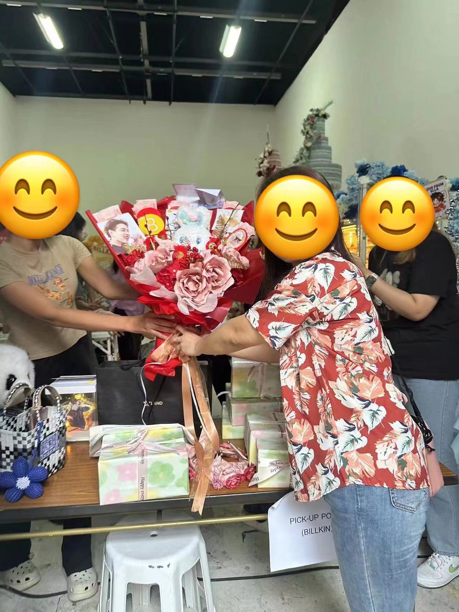 flipped1999_bk's tweet photo. Gifts have been delivered💐💫🥰 https://t.co/FISjGgb7t0