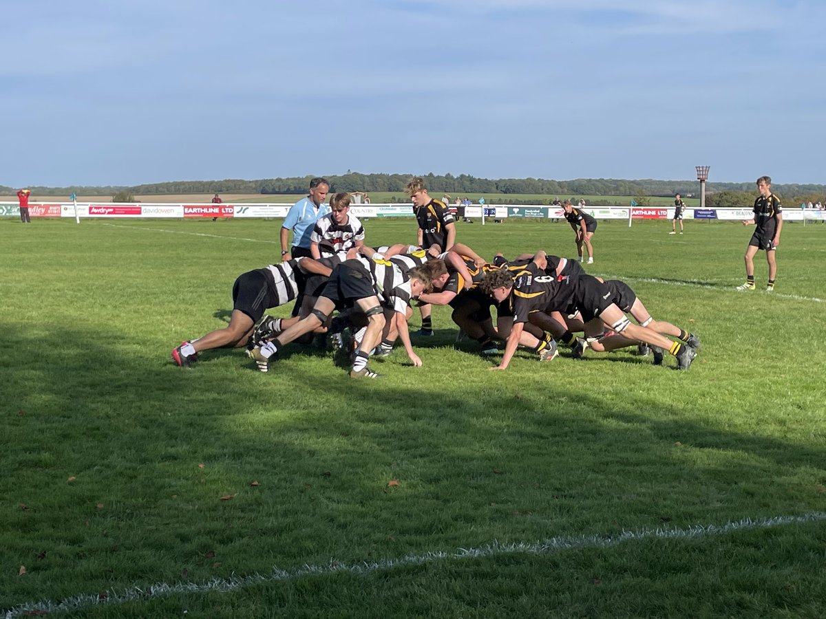 HJPWilkinsonUK's tweet photo. Great scenes on #TheCommon as the @MarlboroughRFC Colts play @FarnhamRugby in the National Colts Cup in the glorious sunshine. Comprehensive, communicative, and coherent rugby from our boys; in front of a tremendous crowd! Full time score 38-14 to @MarlboroughRFC. #CommonValues https://t.co/omLZBHmqtd