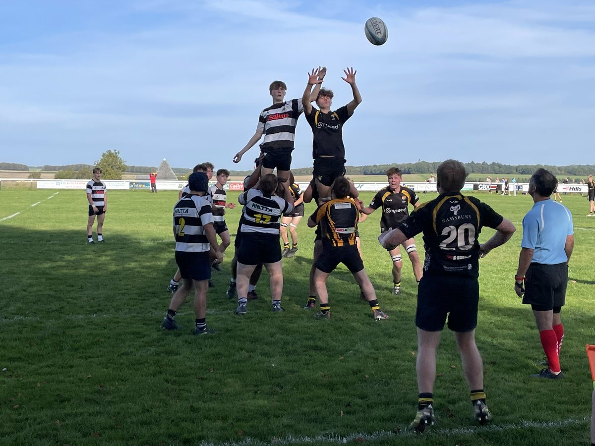 HJPWilkinsonUK's tweet photo. Great scenes on #TheCommon as the @MarlboroughRFC Colts play @FarnhamRugby in the National Colts Cup in the glorious sunshine. Comprehensive, communicative, and coherent rugby from our boys; in front of a tremendous crowd! Full time score 38-14 to @MarlboroughRFC. #CommonValues https://t.co/omLZBHmqtd
