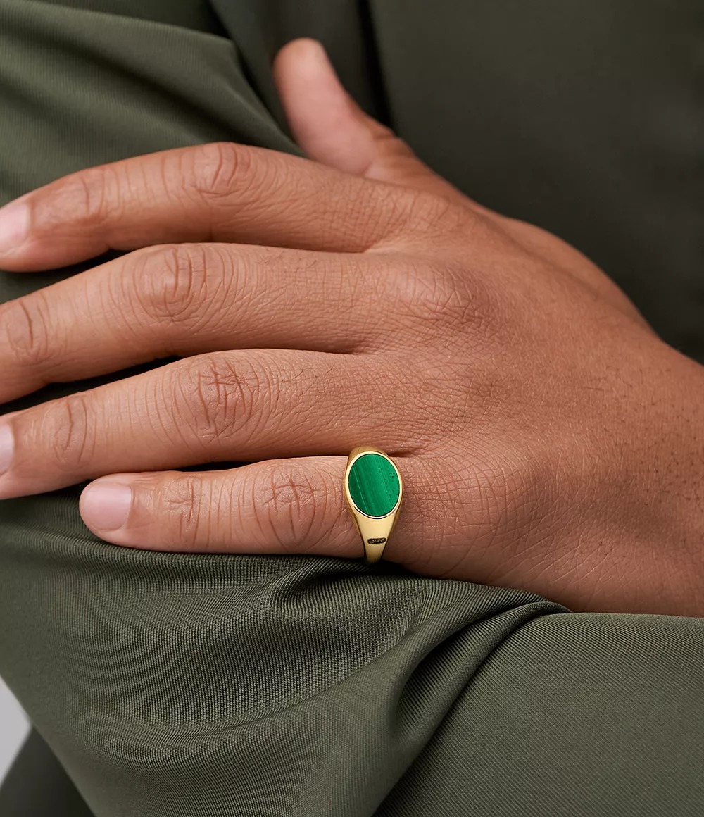 CaminoTV's tweet photo. La chevalière Fossil en argent doré et malachite💍

Lien affilié : https://t.co/TSXO2GKT3P (75€) https://t.co/ofMTjDXS8p