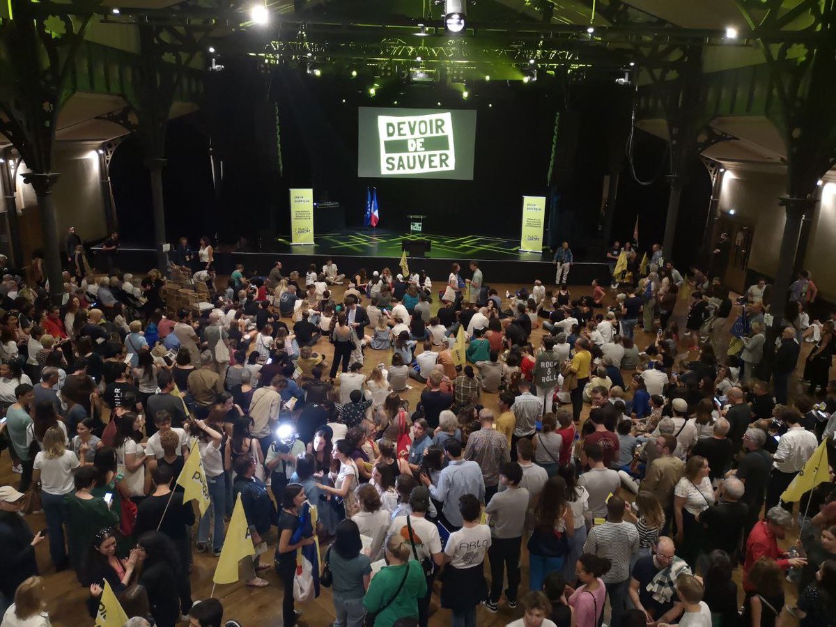 « Notre ADN à <a href="/placepublique_/">Place publique 🟡</a>, c’est de prendre le pouvoir pour changer le monde. Alors bien souvent, on a signé des pétitions, milité dans des associations, des collectifs, foulé le pavé de nos rues, mais cela ne suffit plus. » 
#LeCombatContinue 
#Le8ToutCommence