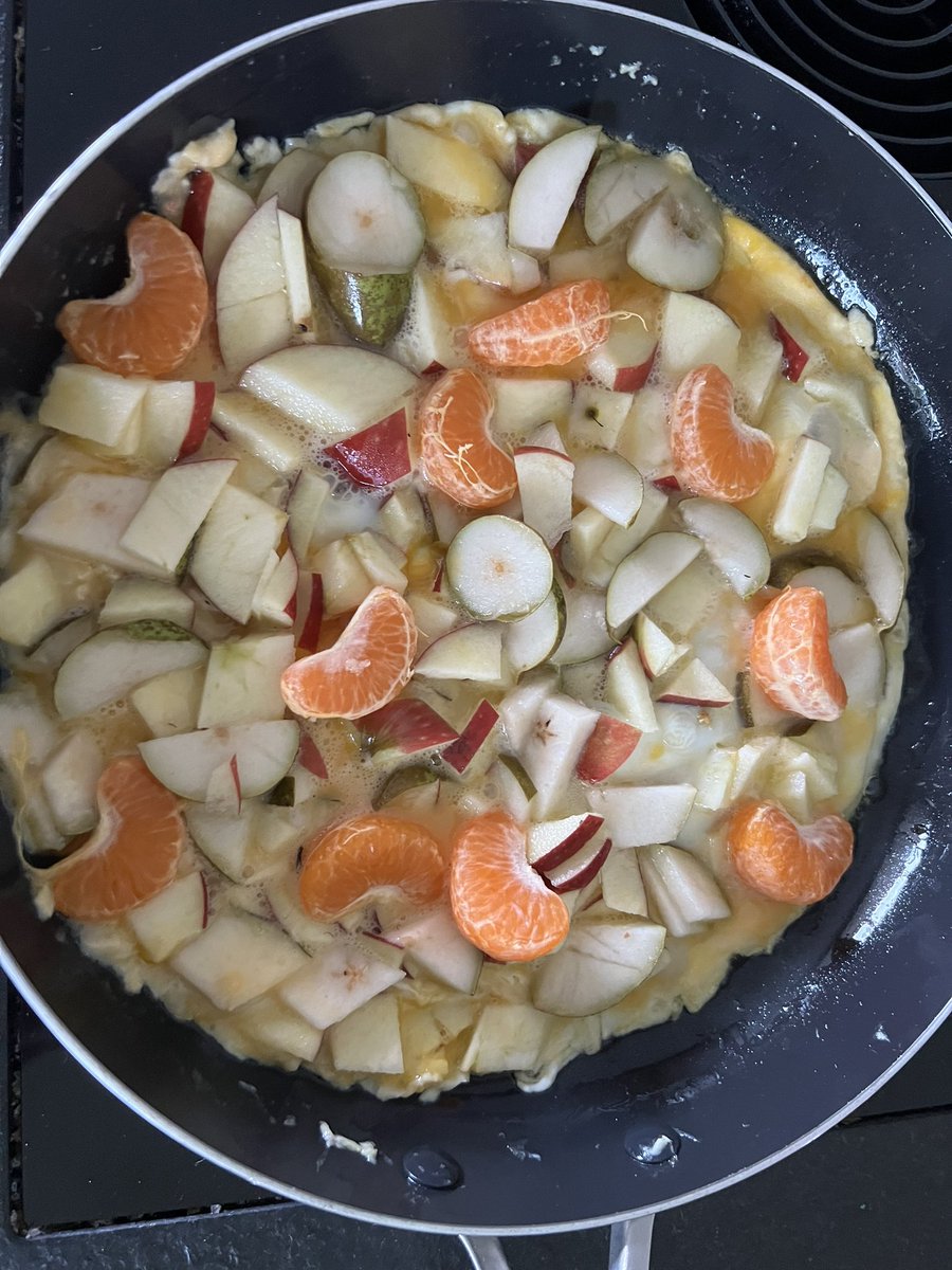 broederijbrok1's tweet image. Bijzonder om donderdagmiddag in een presentatie jezelf te zien van 5 jaar terug. @Poultry_EC  En mijn ontbijt was vanmorgen, super lekker. 🥚🍳  #Trotsepluimveehouders ☘️☘️☘️