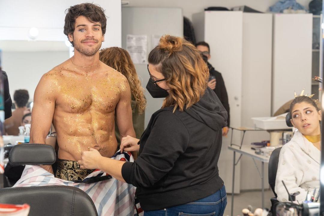 EliteNetflixBR's tweet photo. AMANHÃ COMEÇA O #ELITEFEST 🎆💫
Bastidores das gravações de #ELI7E https://t.co/yWfFsGum6B