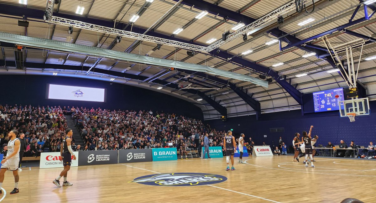 So good to see a full house at the first @SheffieldSharks match in their new tank. Long time coming but worth the wait for #Sheffield basketball. Brill new arena and they're romping ahead! #FearTheFin