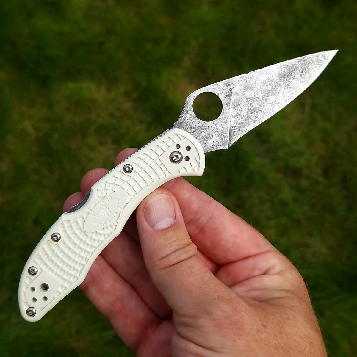 spydercollector's tweet photo. My customized #delica. #edschempp made the blade from #devinthomas #damascus. https://t.co/ZgzDjjSrVR