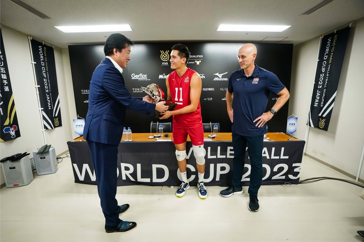 usavolleyball's tweet photo. Undefeated! ☝️  

The U.S. Men 🇺🇸 finished the 2023 FIVB Road to Paris Olympic Qualfier at 7-0 after a 3-2 (25-19, 22-25, 19-25, 25-23, 15-12) win over host Japan 🇯🇵 on Sunday.

The U.S. Men were awarded the "traditional World Cup" 🏆 for winning the group.

Story to come https://t.co/LPyQgi0i3i