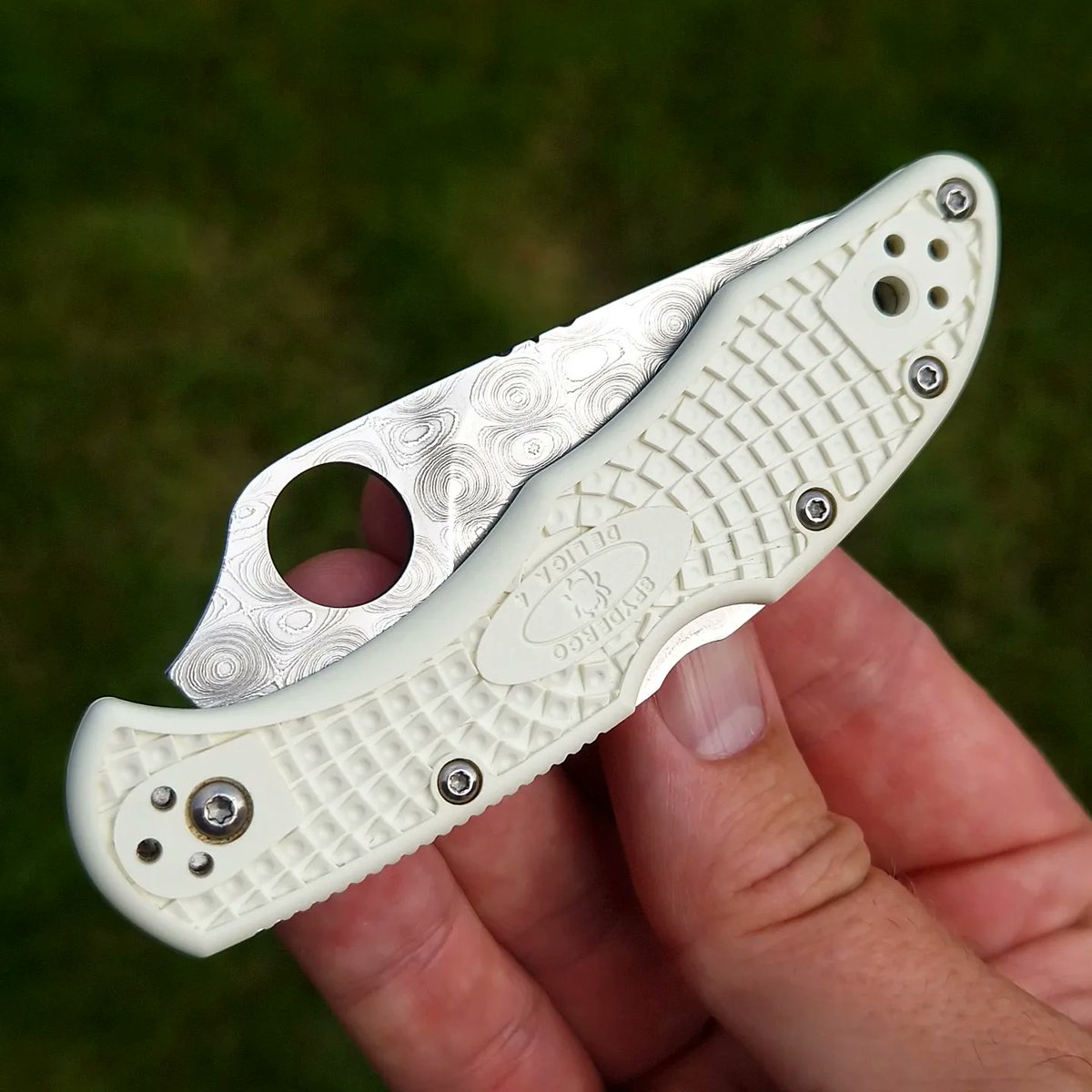 spydercollector's tweet photo. My customized #delica. #edschempp made the blade from #devinthomas #damascus. https://t.co/ZgzDjjSrVR