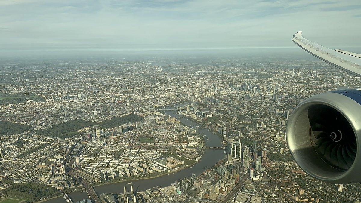 Nice views over London on approach to <a href="/HeathrowAirport/">Heathrow Airport</a> this afternoon