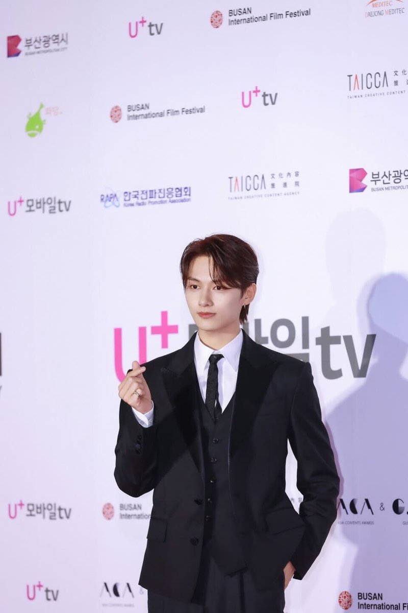 [17'S JUN] 배우 문준휘로 받은 2023 아시아콘텐츠어워즈 &amp; 글로벌OTT어워즈 인기상🐱🏆

캐럿들 덕분에 받은 상이에요💎✨ 응원해 준 캐럿들 모두 감사합니다🩷🩵

#SEVENTEEN #세븐틴
#JUN #준
#준_ACA_GOTT인기상_축하해
#JUN_ACA_GOTTRisingStarOfTheYear