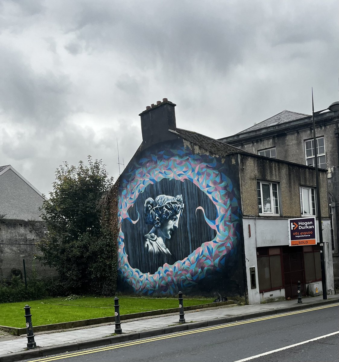 Walls of Limerick… #walkingaroundasatourist #wallmurals #art @LimerickArts #pondering #goddess #birds #thereisanisle #thomondbridge