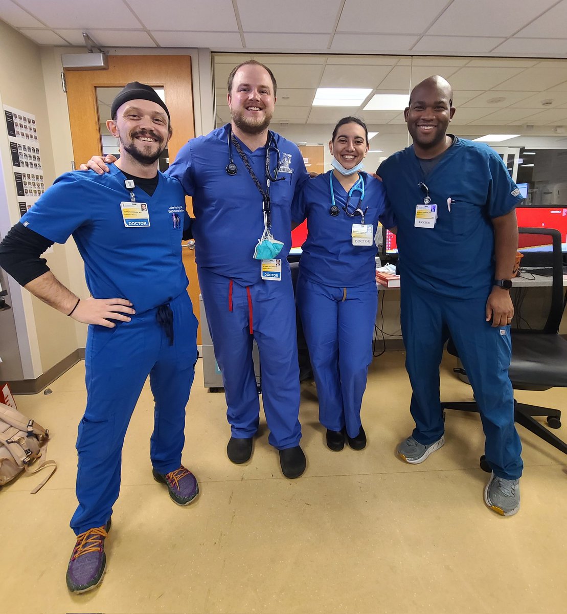 EM/IM take over in the Emergency Department! PGY1, 2, 4, and 6 representing, with a full resident staffing in the ED yesterday. John, Sully, Sam and Elliot here for all your emergent needs, but also talking about antihistone antibodies in the doc box! #combinedlife