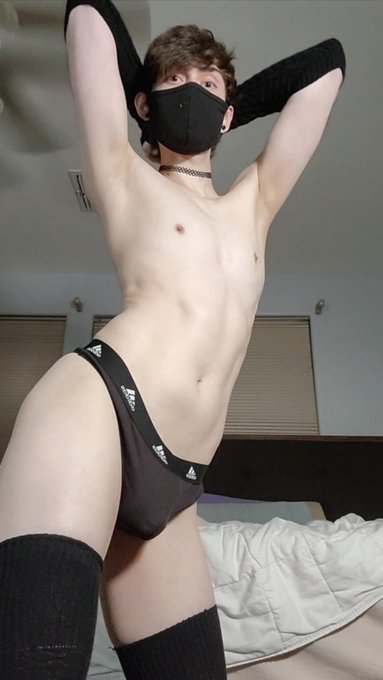 I know it's gonna flop, but I really liked this pic and I hope you do too! 🥰 https://t.co/TB3tFMIIUW