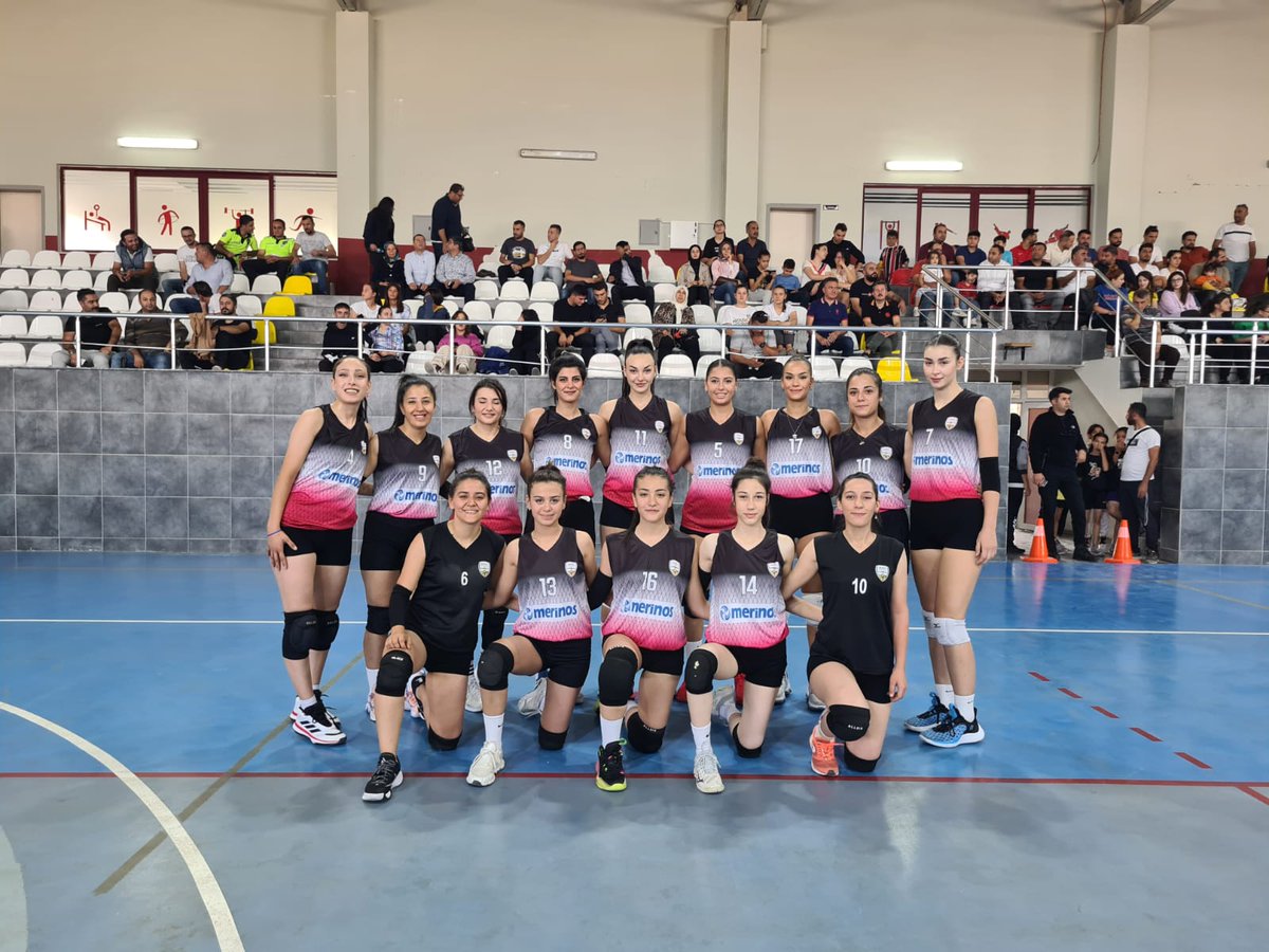 Besni_GSK's tweet photo. HAZIRLIK MAÇI  
Besni GSK 3
D.bakır İçkale Spor:1       Besni Gençlik Spor Kulübü olarak hazırlık maçında bugün Diyarbakır İçkale Spor'u konuk ettik. Besni İlçe Spor Salonunda oynanan müsabakayı İlçe Kaymakamımız Çağlar PARTAL'ın yanı sıra çok sayıda taraftarımız da izledi. https://t.co/APiSiwG09H