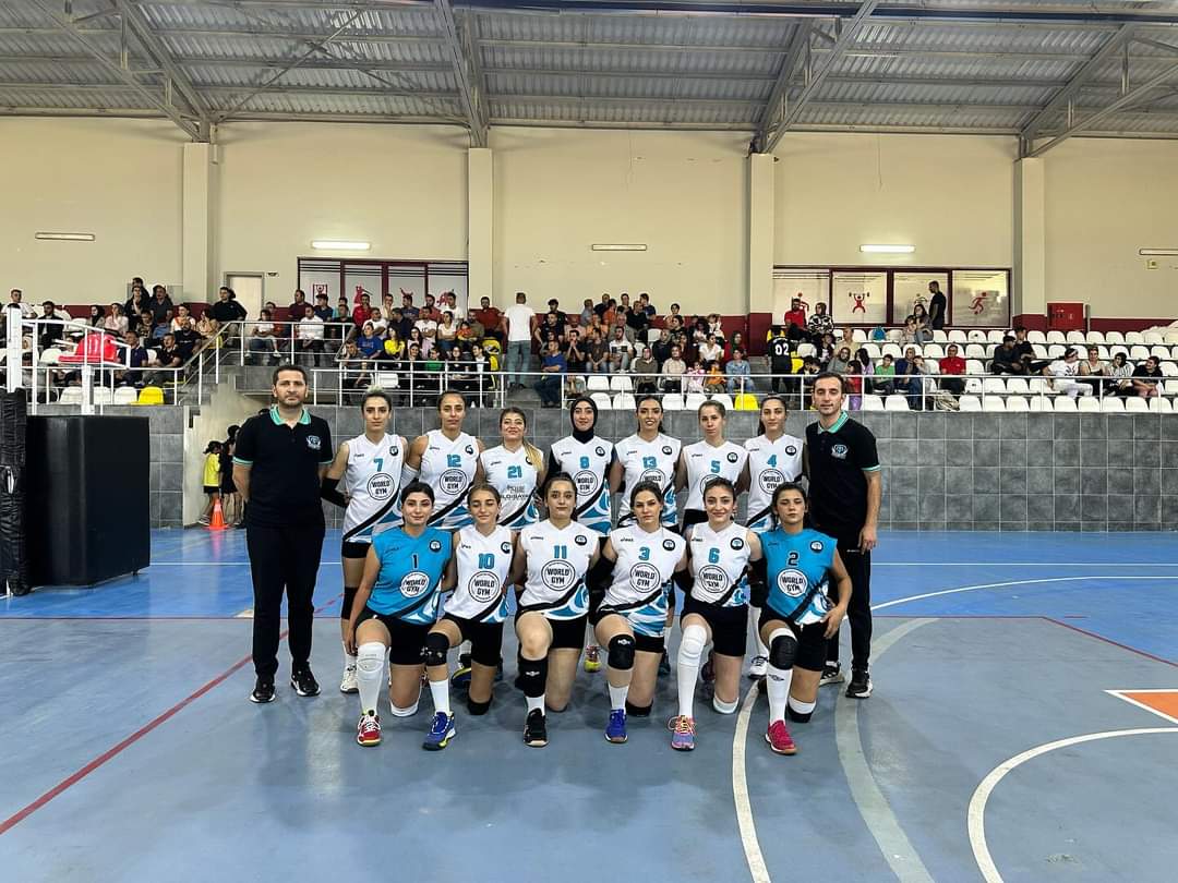 Besni_GSK's tweet photo. HAZIRLIK MAÇI  
Besni GSK 3
D.bakır İçkale Spor:1       Besni Gençlik Spor Kulübü olarak hazırlık maçında bugün Diyarbakır İçkale Spor'u konuk ettik. Besni İlçe Spor Salonunda oynanan müsabakayı İlçe Kaymakamımız Çağlar PARTAL'ın yanı sıra çok sayıda taraftarımız da izledi. https://t.co/APiSiwG09H