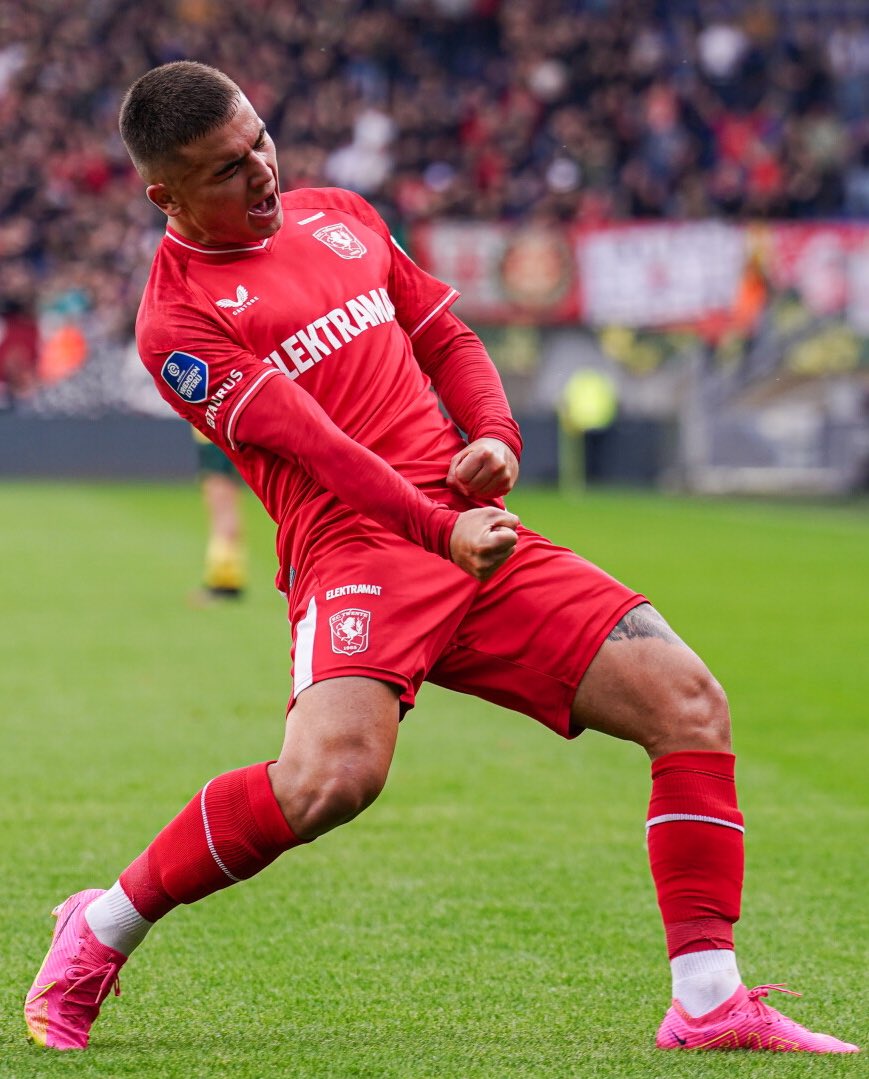 fctwente's tweet photo. 🇨🇷 Pura Vida! 🤩

#ForTwe (0-3)
#FCTwente https://t.co/B8B26xJMgG