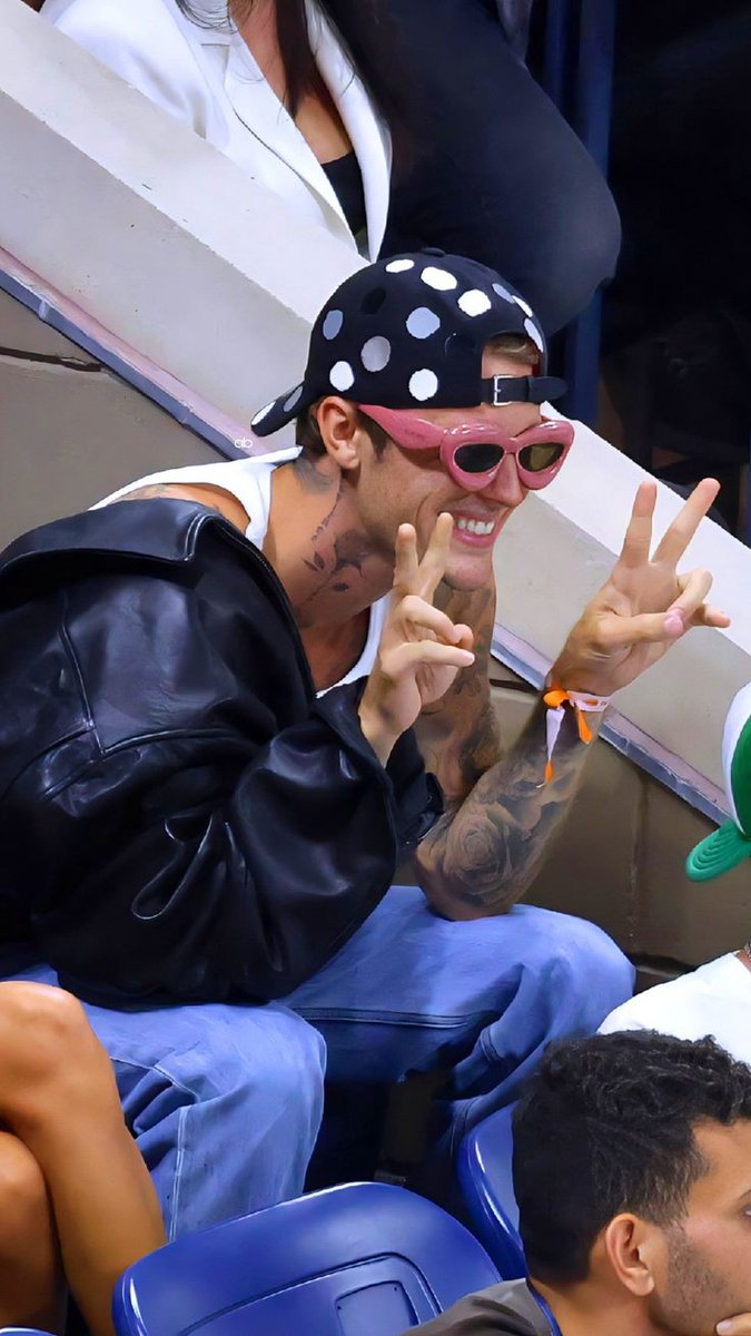 JBArabTeam1's tweet photo. JUSTIN BIEBER. https://t.co/XZDztpqUwx