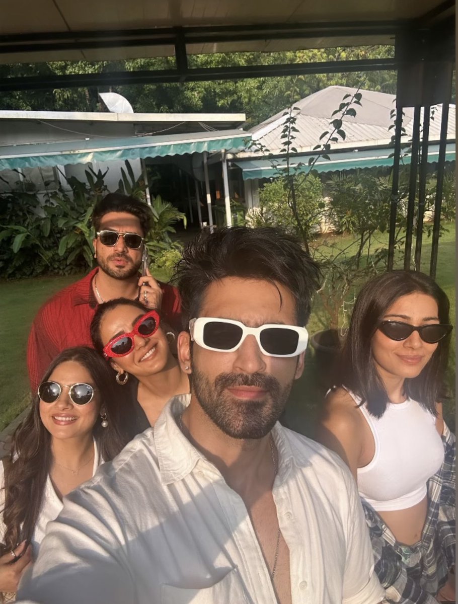 Fantastic five❤️
@jasminbhasin @AlyGoni @arjitaneja @charumehra2 @HareKrish7 

#JasminBhasin #JasLy #Jasminians #ArjitTaneja #CharuMehra #KrishnaMukherjee