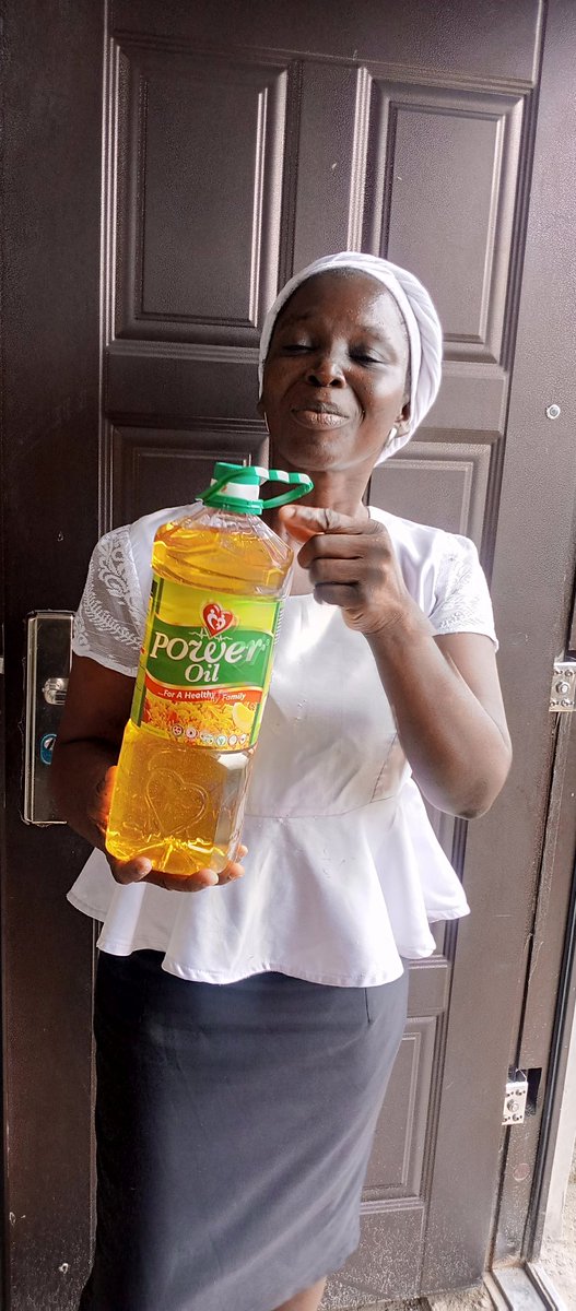 Gladys007003's tweet photo. The joys that comes with you getting the best healthy oil in Nigeria
Thanks @Official_CeeC for this great gift 
Thanks @PowerOilNG for this great opportunity 
Proudly Spartans 
LOVE FOR CEEC
CEEC THE LEGEND 3.1
#CynthiaNwadiora 
#CeecXSpartans https://t.co/vDhpidBcjw